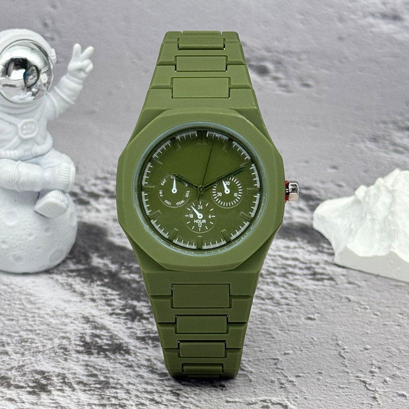 Famous Brand Fake Three-Eyed D - Luxury Watch Life 评论和价格